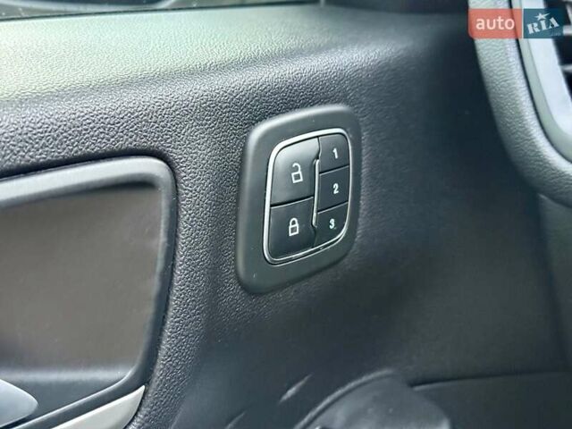 Сірий Форд Ескейп, об'ємом двигуна 1.5 л та пробігом 115 тис. км за 18000 $, фото 23 на Automoto.ua