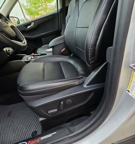 Серый Форд Эскейп, объемом двигателя 2 л и пробегом 40 тыс. км за 19200 $, фото 7 на Automoto.ua