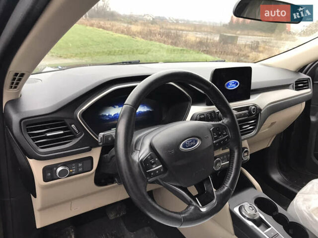 Серый Форд Эскейп, объемом двигателя 2.5 л и пробегом 229 тыс. км за 16800 $, фото 2 на Automoto.ua