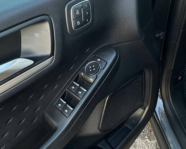 Сірий Форд Ескейп, об'ємом двигуна 2 л та пробігом 201 тис. км за 22000 $, фото 7 на Automoto.ua