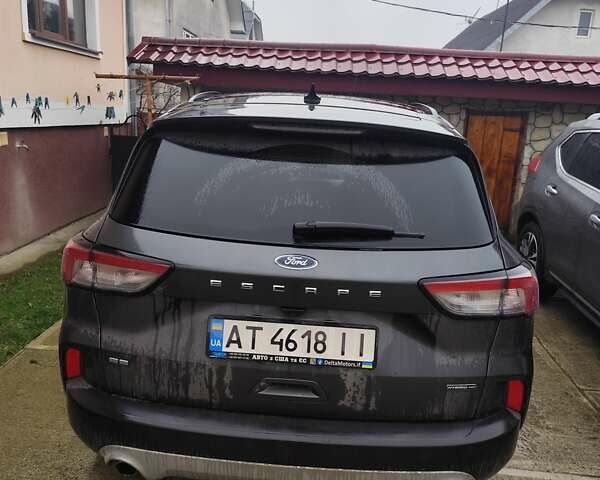 Серый Форд Эскейп, объемом двигателя 2.5 л и пробегом 64 тыс. км за 18500 $, фото 1 на Automoto.ua