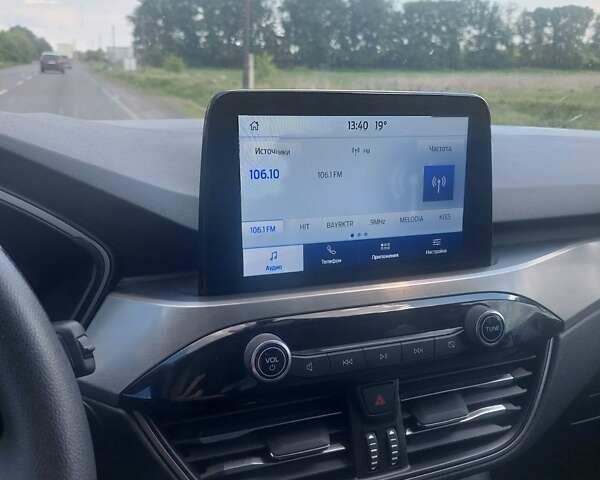 Серый Форд Эскейп, объемом двигателя 1.5 л и пробегом 18 тыс. км за 17999 $, фото 2 на Automoto.ua