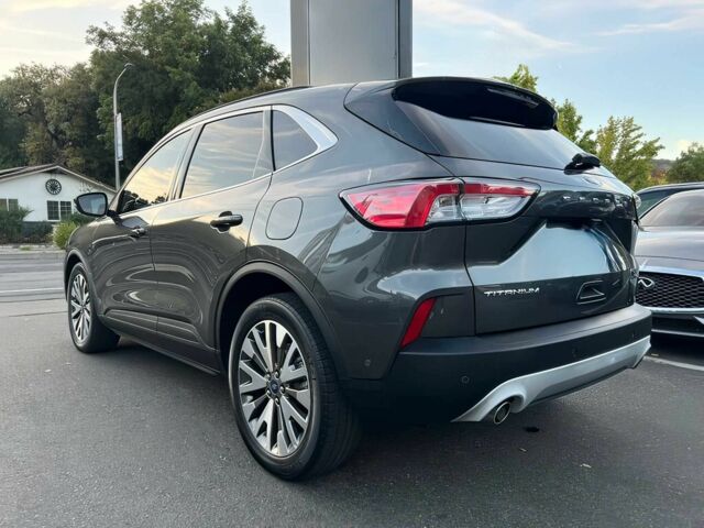 Серый Форд Эскейп, объемом двигателя 2.5 л и пробегом 43 тыс. км за 12000 $, фото 4 на Automoto.ua