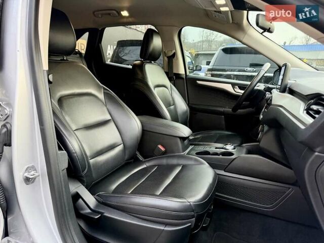 Сірий Форд Ескейп, об'ємом двигуна 1.5 л та пробігом 115 тис. км за 18000 $, фото 11 на Automoto.ua