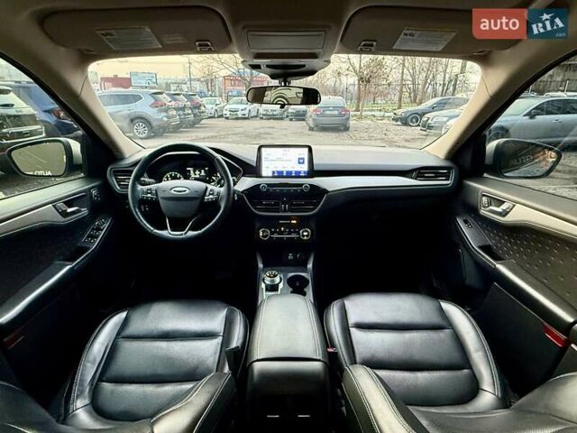 Сірий Форд Ескейп, об'ємом двигуна 1.5 л та пробігом 115 тис. км за 18000 $, фото 13 на Automoto.ua