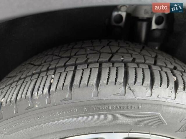 Серый Форд Эскейп, объемом двигателя 2.5 л и пробегом 196 тыс. км за 19450 $, фото 51 на Automoto.ua