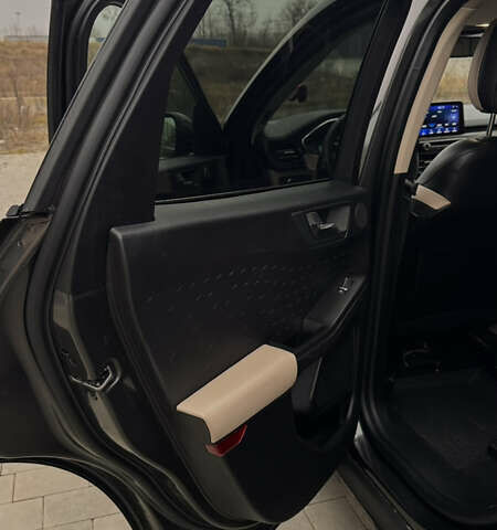 Серый Форд Эскейп, объемом двигателя 2 л и пробегом 71 тыс. км за 21500 $, фото 6 на Automoto.ua