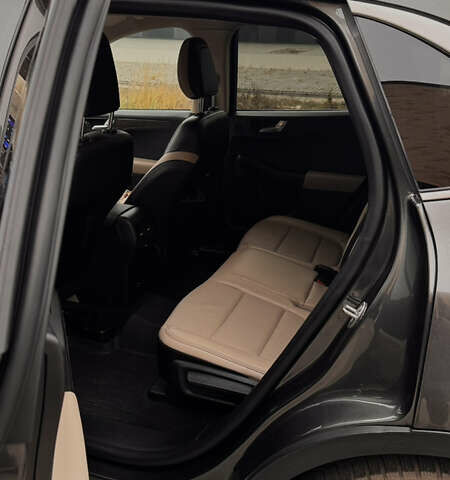 Серый Форд Эскейп, объемом двигателя 2 л и пробегом 71 тыс. км за 21500 $, фото 7 на Automoto.ua