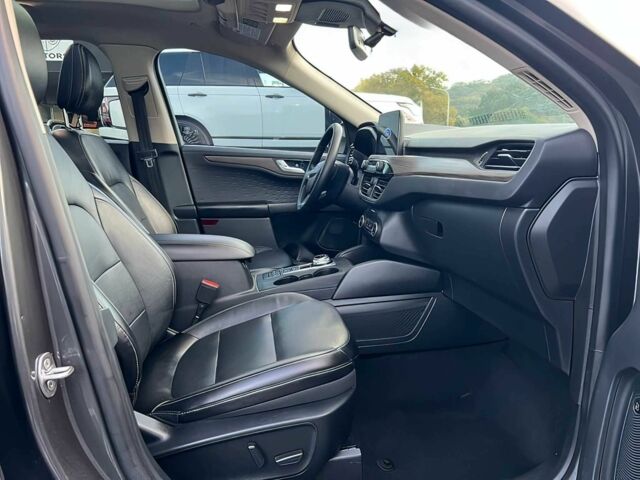 Серый Форд Эскейп, объемом двигателя 2.5 л и пробегом 43 тыс. км за 12000 $, фото 9 на Automoto.ua