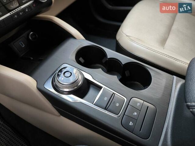 Серый Форд Эскейп, объемом двигателя 2.5 л и пробегом 196 тыс. км за 19950 $, фото 44 на Automoto.ua