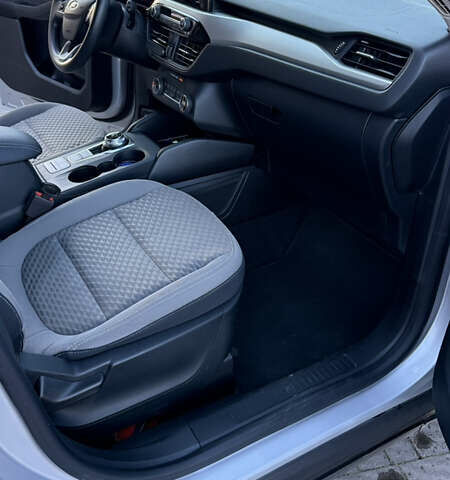 Сірий Форд Ескейп, об'ємом двигуна 1.5 л та пробігом 40 тис. км за 16999 $, фото 23 на Automoto.ua