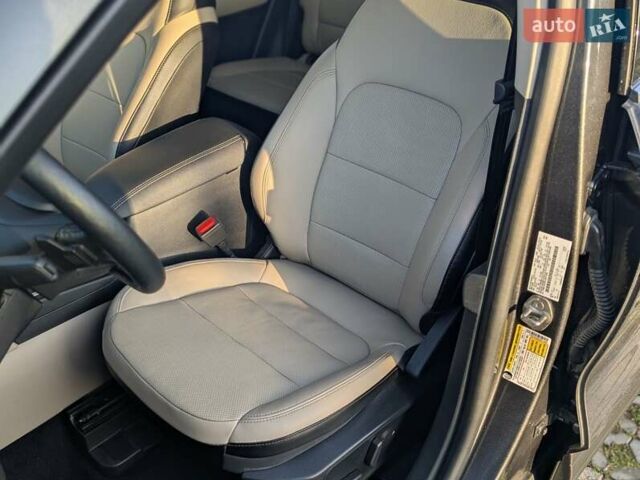 Сірий Форд Ескейп, об'ємом двигуна 2 л та пробігом 46 тис. км за 20900 $, фото 28 на Automoto.ua