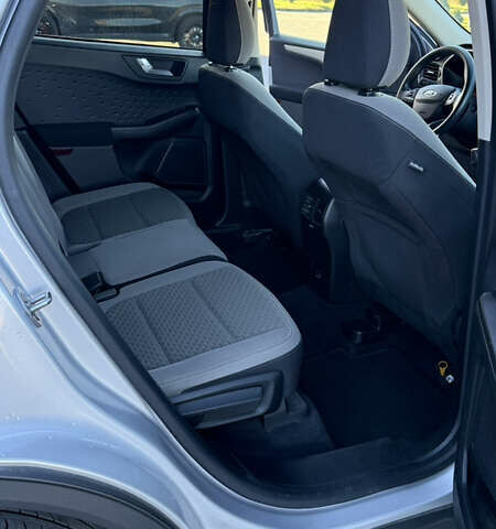 Сірий Форд Ескейп, об'ємом двигуна 1.5 л та пробігом 40 тис. км за 16999 $, фото 21 на Automoto.ua