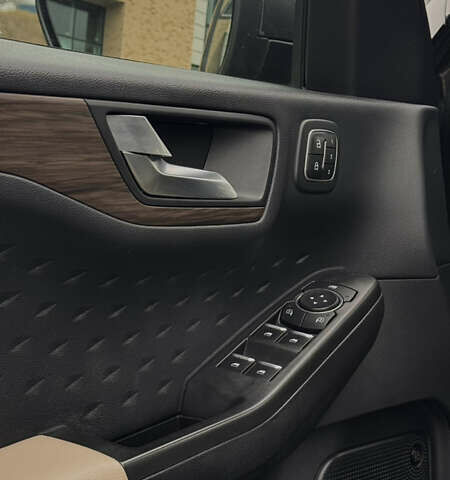 Серый Форд Эскейп, объемом двигателя 2 л и пробегом 71 тыс. км за 21500 $, фото 5 на Automoto.ua