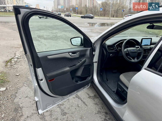 Серый Форд Эскейп, объемом двигателя 1.5 л и пробегом 98 тыс. км за 17500 $, фото 15 на Automoto.ua