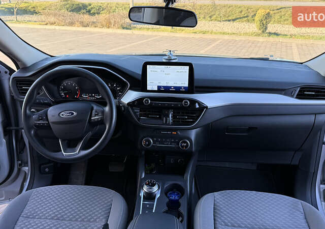 Сірий Форд Ескейп, об'ємом двигуна 1.5 л та пробігом 40 тис. км за 16999 $, фото 25 на Automoto.ua