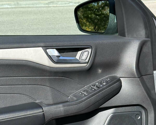 Сірий Форд Ескейп, об'ємом двигуна 1.5 л та пробігом 101 тис. км за 19200 $, фото 10 на Automoto.ua