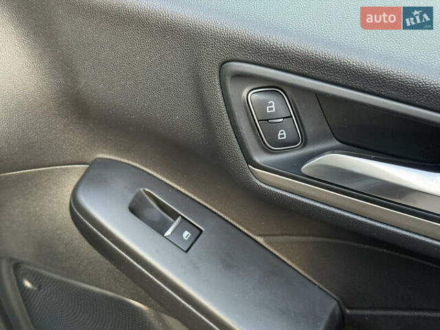 Серый Форд Эскейп, объемом двигателя 1.5 л и пробегом 154 тыс. км за 16399 $, фото 29 на Automoto.ua