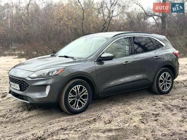 Серый Форд Эскейп, объемом двигателя 2.5 л и пробегом 215 тыс. км за 21000 $, фото 2 на Automoto.ua