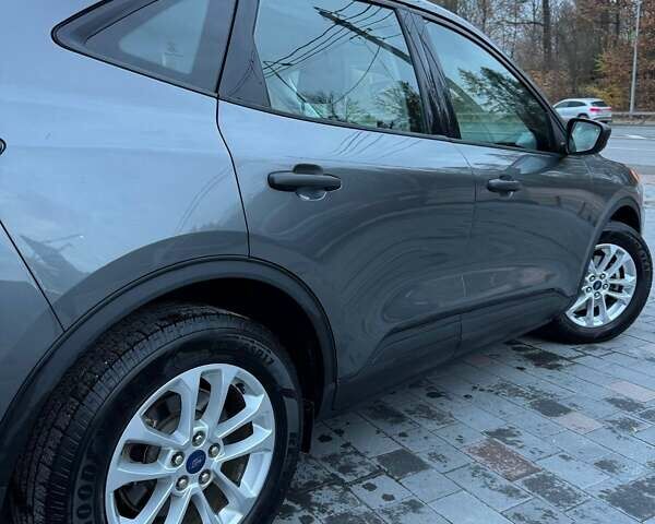 Серый Форд Эскейп, объемом двигателя 1.5 л и пробегом 200 тыс. км за 11999 $, фото 5 на Automoto.ua