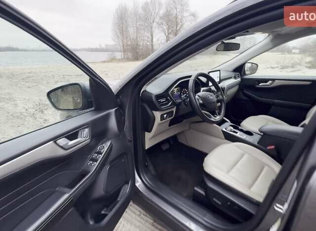 Серый Форд Эскейп, объемом двигателя 2.5 л и пробегом 215 тыс. км за 21000 $, фото 6 на Automoto.ua