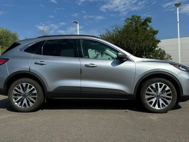 Сірий Форд Ескейп, об'ємом двигуна 2 л та пробігом 28 тис. км за 11000 $, фото 6 на Automoto.ua