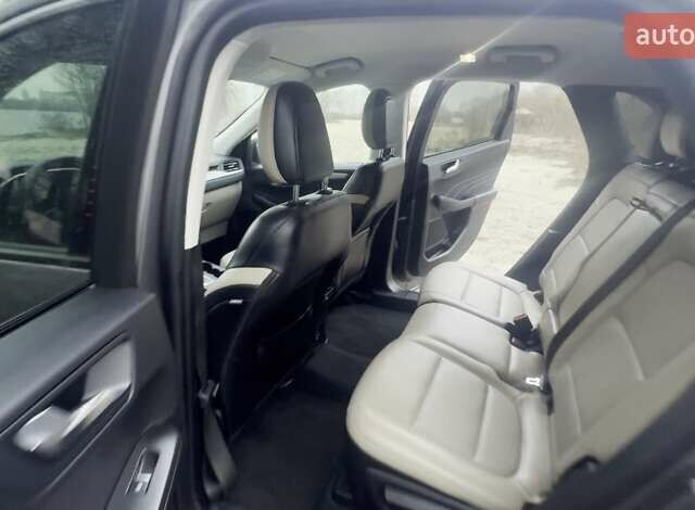 Серый Форд Эскейп, объемом двигателя 2.5 л и пробегом 215 тыс. км за 21000 $, фото 8 на Automoto.ua