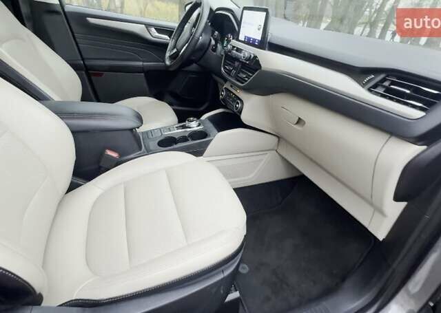 Серый Форд Эскейп, объемом двигателя 2.5 л и пробегом 215 тыс. км за 21000 $, фото 5 на Automoto.ua