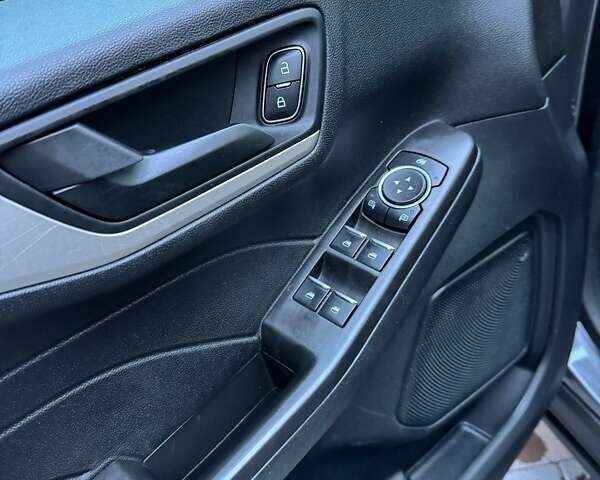 Серый Форд Эскейп, объемом двигателя 1.5 л и пробегом 198 тыс. км за 12300 $, фото 13 на Automoto.ua