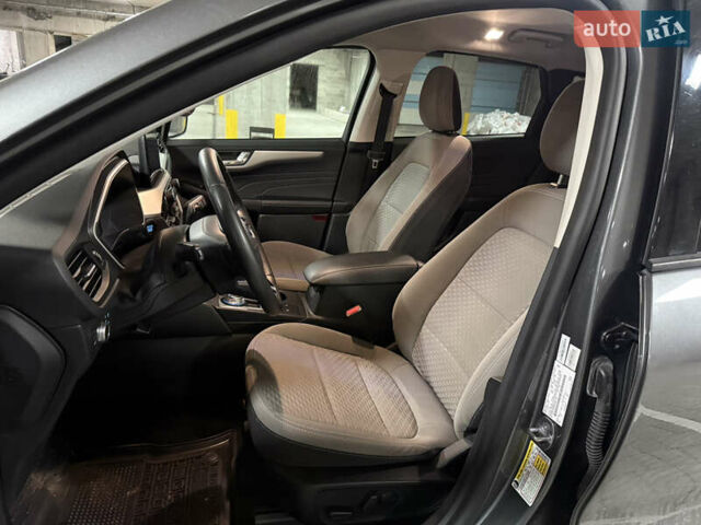 Серый Форд Эскейп, объемом двигателя 1.5 л и пробегом 139 тыс. км за 14200 $, фото 22 на Automoto.ua