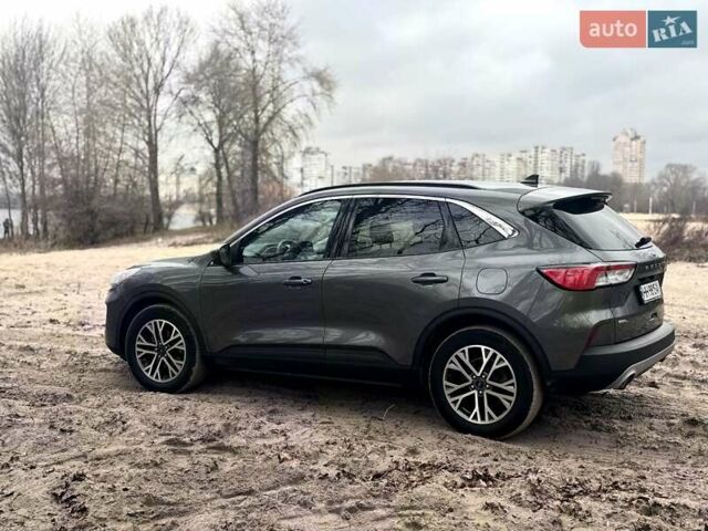 Серый Форд Эскейп, объемом двигателя 2.5 л и пробегом 215 тыс. км за 21000 $, фото 1 на Automoto.ua