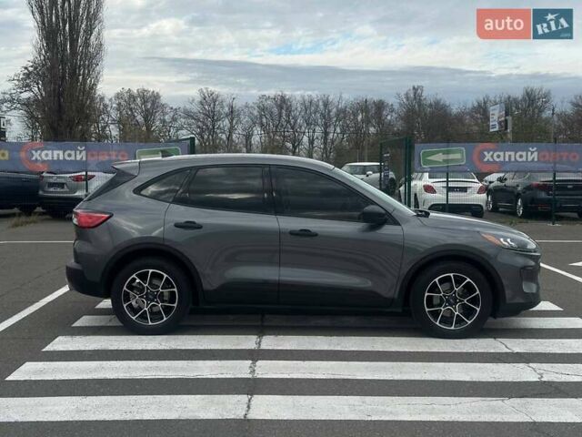 Сірий Форд Ескейп, об'ємом двигуна 1.5 л та пробігом 93 тис. км за 18700 $, фото 3 на Automoto.ua