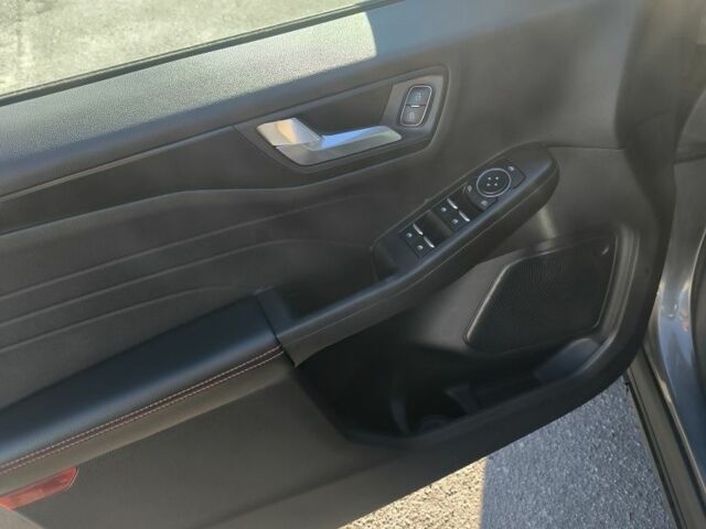 Серый Форд Эскейп, объемом двигателя 2 л и пробегом 110 тыс. км за 19000 $, фото 10 на Automoto.ua