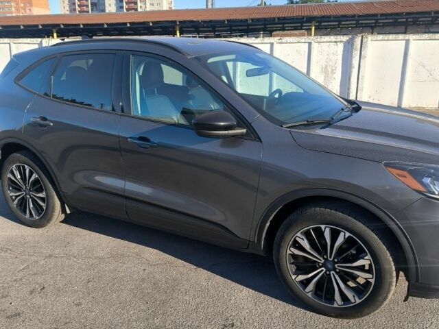 Серый Форд Эскейп, объемом двигателя 2 л и пробегом 110 тыс. км за 19000 $, фото 3 на Automoto.ua