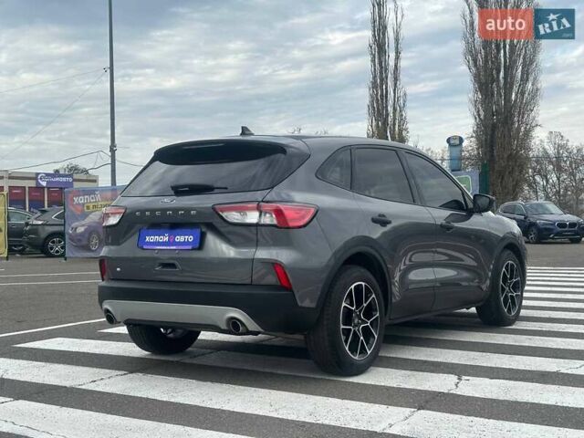 Сірий Форд Ескейп, об'ємом двигуна 1.5 л та пробігом 93 тис. км за 18700 $, фото 4 на Automoto.ua