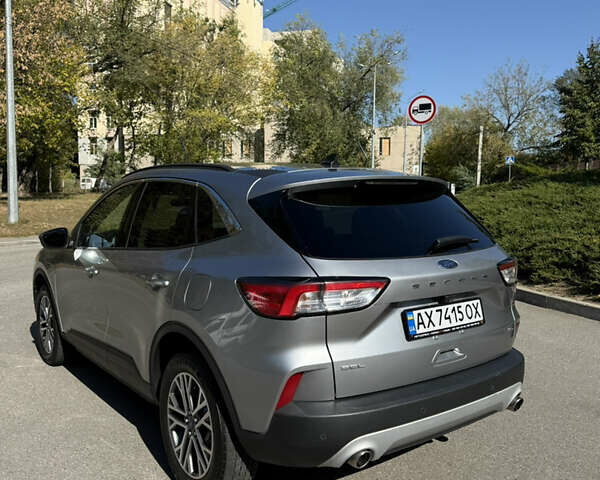 Сірий Форд Ескейп, об'ємом двигуна 1.5 л та пробігом 101 тис. км за 19200 $, фото 4 на Automoto.ua