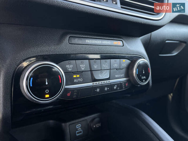 Серый Форд Эскейп, объемом двигателя 2 л и пробегом 99 тыс. км за 18900 $, фото 18 на Automoto.ua