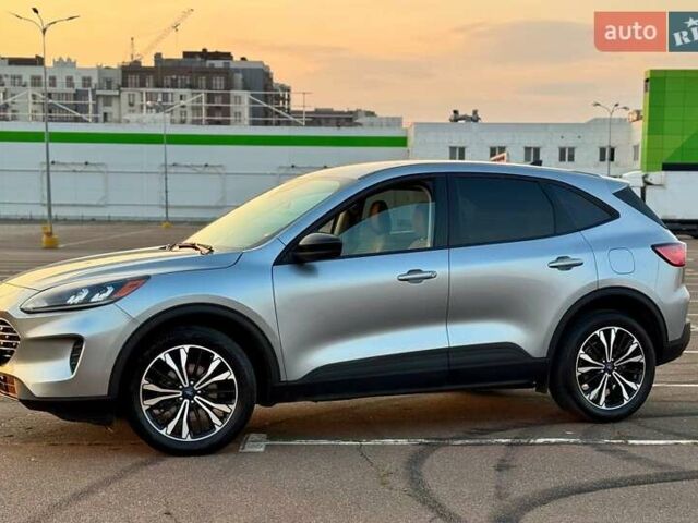 Сірий Форд Ескейп, об'ємом двигуна 1.5 л та пробігом 33 тис. км за 16500 $, фото 1 на Automoto.ua