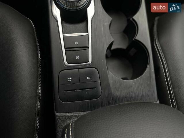 Серый Форд Эскейп, объемом двигателя 2.49 л и пробегом 136 тыс. км за 23290 $, фото 41 на Automoto.ua