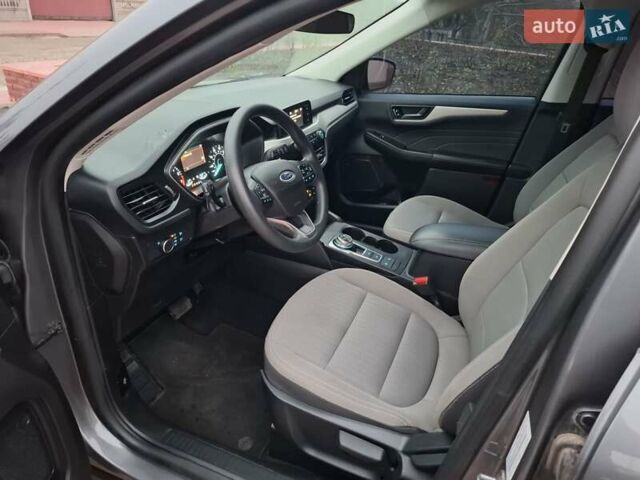 Сірий Форд Ескейп, об'ємом двигуна 1.5 л та пробігом 63 тис. км за 15000 $, фото 9 на Automoto.ua