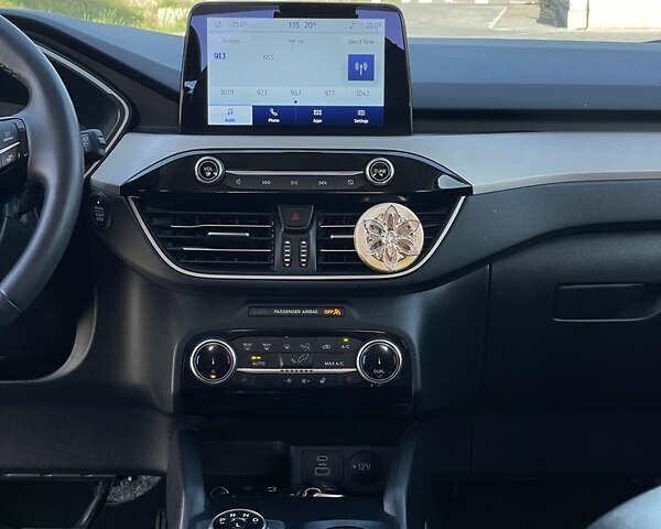 Серый Форд Эскейп, объемом двигателя 2 л и пробегом 99 тыс. км за 18900 $, фото 16 на Automoto.ua