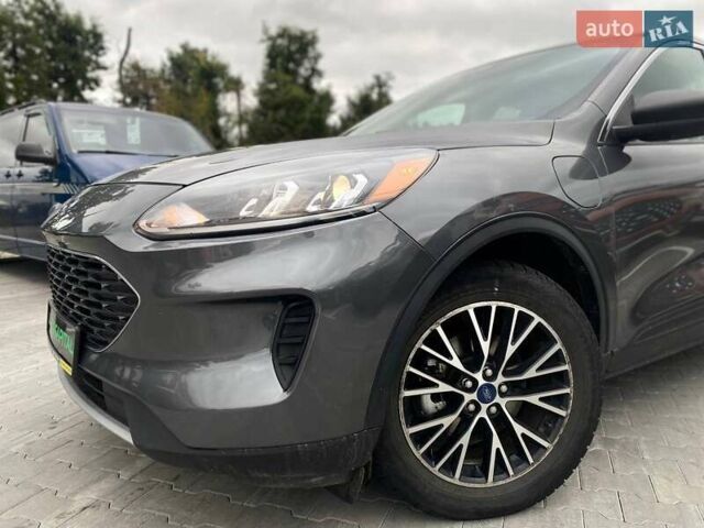 Серый Форд Эскейп, объемом двигателя 2.49 л и пробегом 136 тыс. км за 22290 $, фото 1 на Automoto.ua