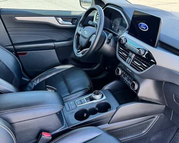 Сірий Форд Ескейп, об'ємом двигуна 2 л та пробігом 135 тис. км за 17000 $, фото 5 на Automoto.ua