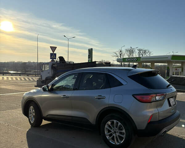 Серый Форд Эскейп, объемом двигателя 1.5 л и пробегом 50 тыс. км за 16500 $, фото 5 на Automoto.ua