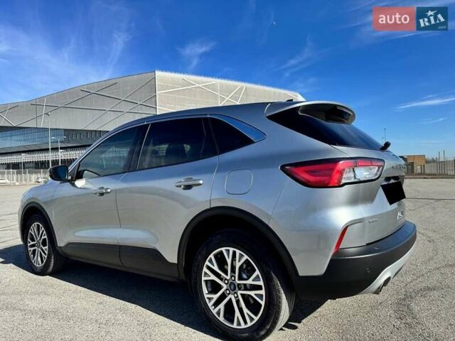 Сірий Форд Ескейп, об'ємом двигуна 2 л та пробігом 135 тис. км за 17000 $, фото 2 на Automoto.ua
