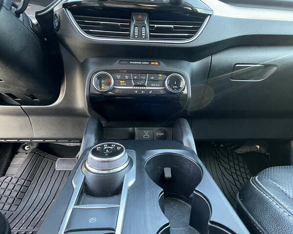 Серый Форд Эскейп, объемом двигателя 2 л и пробегом 99 тыс. км за 18900 $, фото 19 на Automoto.ua