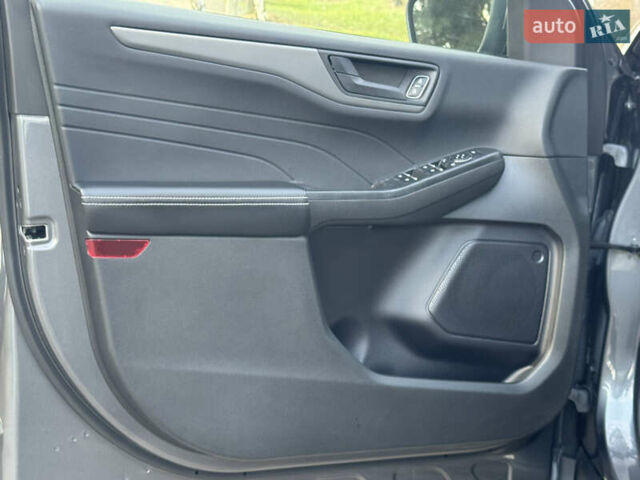 Серый Форд Эскейп, объемом двигателя 2.5 л и пробегом 19 тыс. км за 26700 $, фото 15 на Automoto.ua