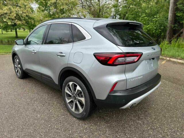 Сірий Форд Ескейп, об'ємом двигуна 2 л та пробігом 16 тис. км за 11000 $, фото 4 на Automoto.ua