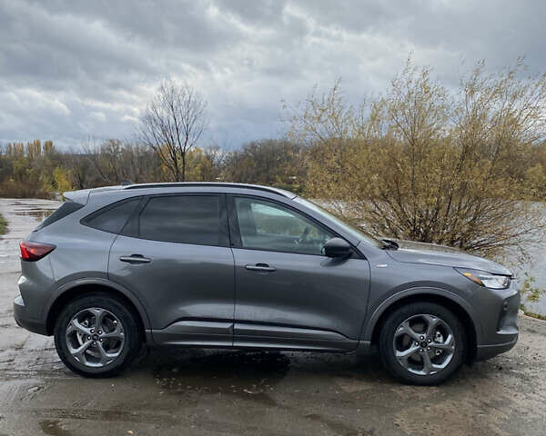 Серый Форд Эскейп, объемом двигателя 2.5 л и пробегом 9 тыс. км за 27900 $, фото 5 на Automoto.ua