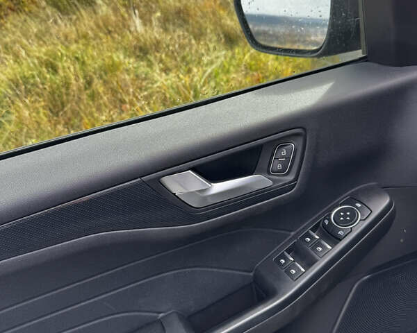 Серый Форд Эскейп, объемом двигателя 2.5 л и пробегом 22 тыс. км за 26000 $, фото 14 на Automoto.ua